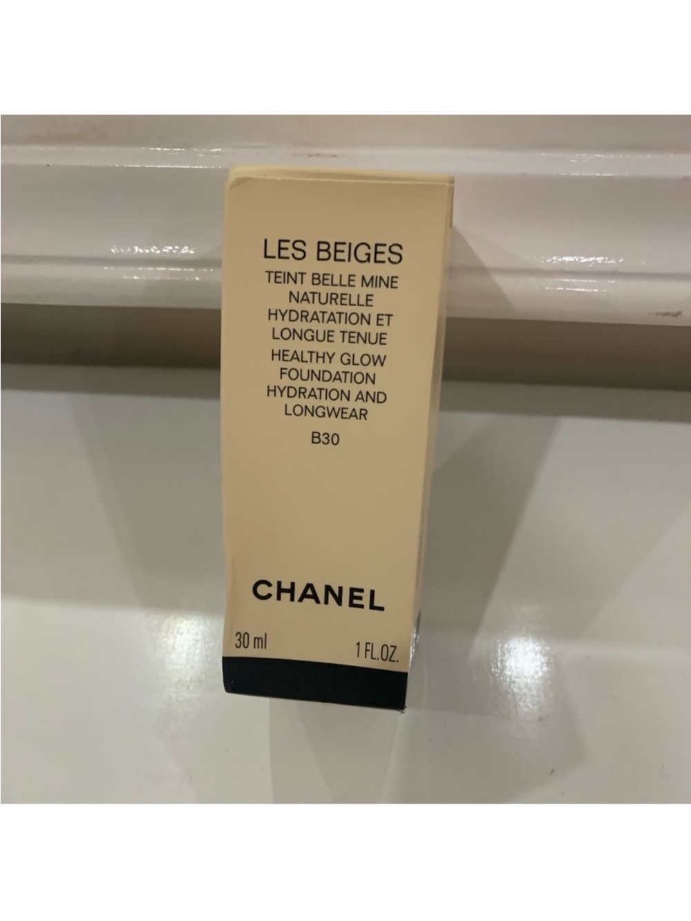 CHANEL Les Beiges Healthy Glow Foundation B30 - Cream & Black Packaging
